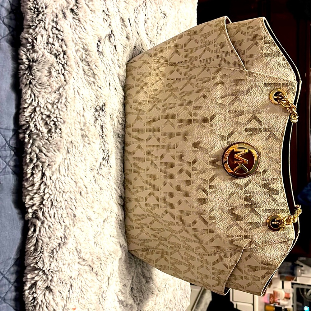 Michael Kors purse